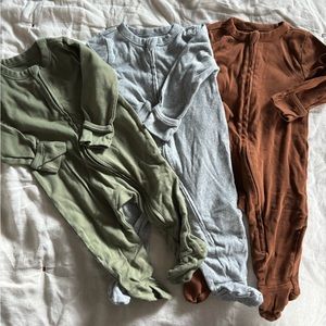 Set of neutral colored old navy baby pajamas size 3-6 months pj sleepers